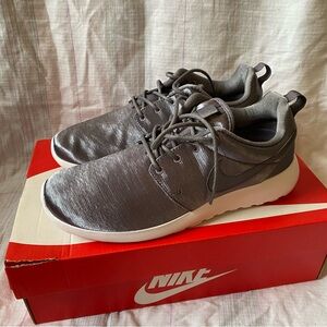 Nike Womens Roshe One Premium Brand New With Tags In Box silver size 8